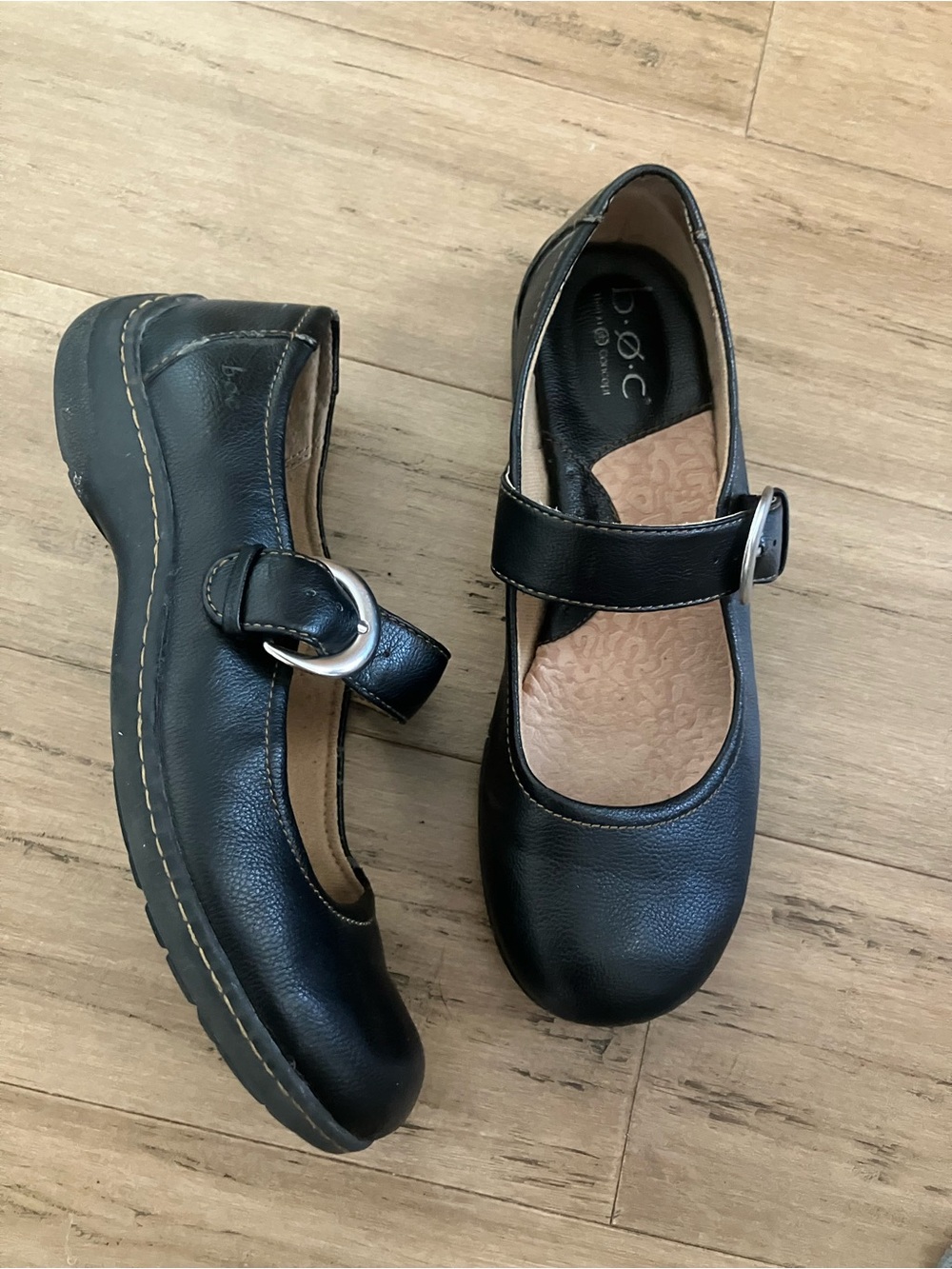 b.o.c. by Born black womens buckle Mary Jane shoes. Size 8